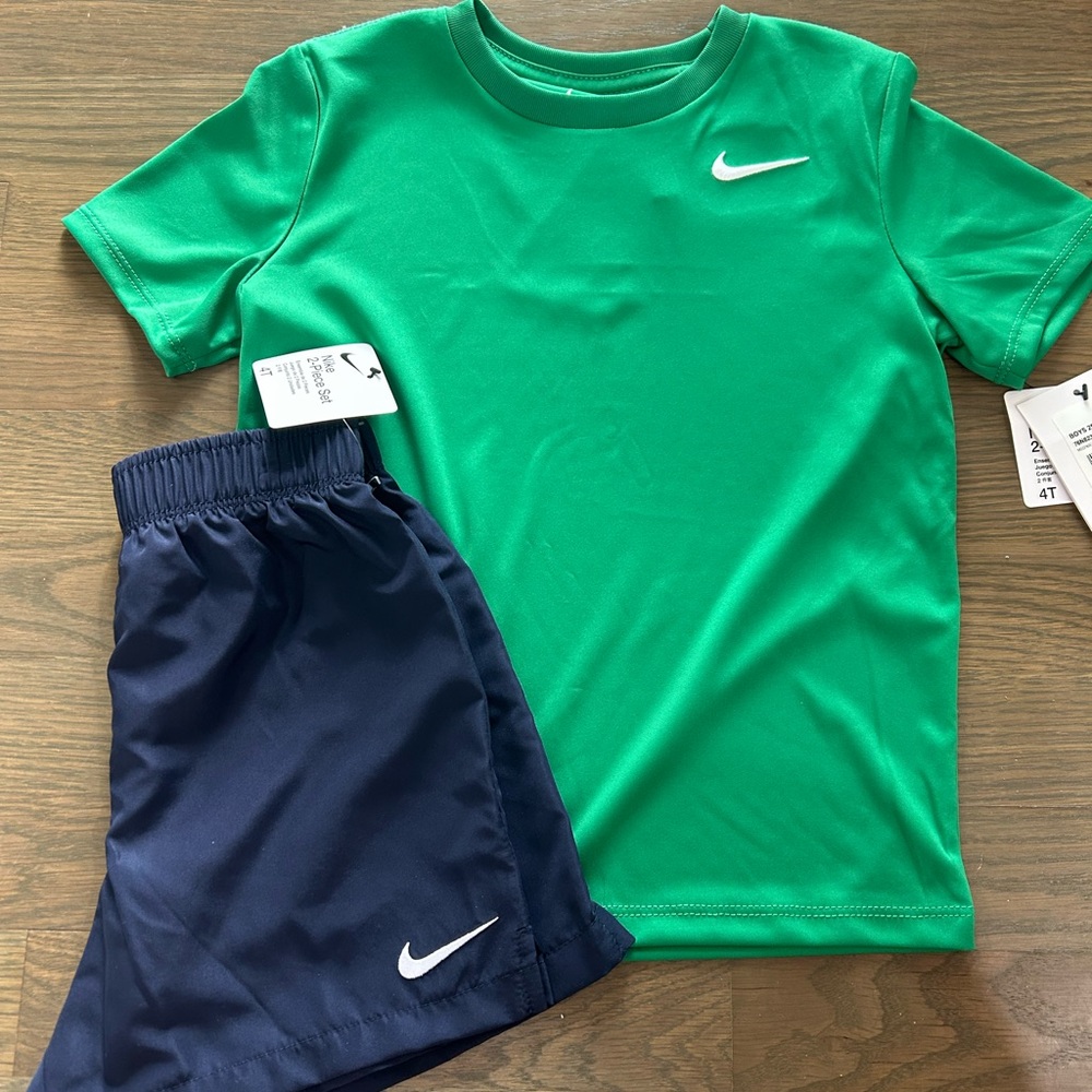 NWT Nike Toddler Set size 4T